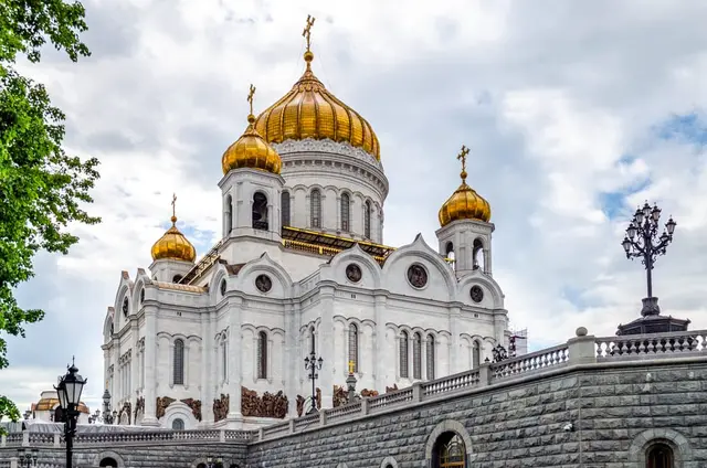 Храм Христа Спасителя — место съёмок фильма «Москва слезам не верит»
