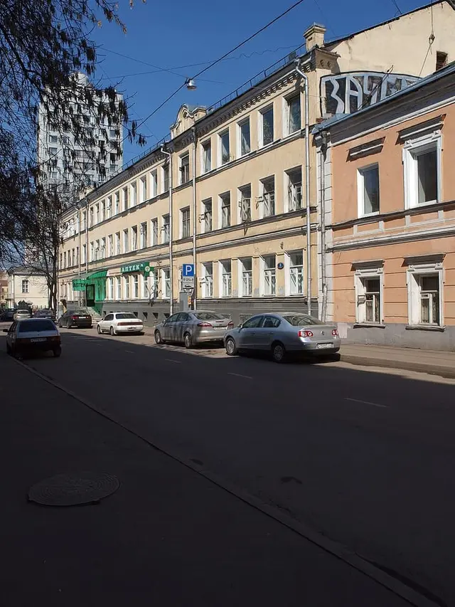 Воротниковский переулок — место съёмок фильма «Джентльмены удачи»