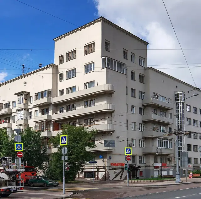М. Новослободская — место съёмок фильма «Москва слезам не верит»