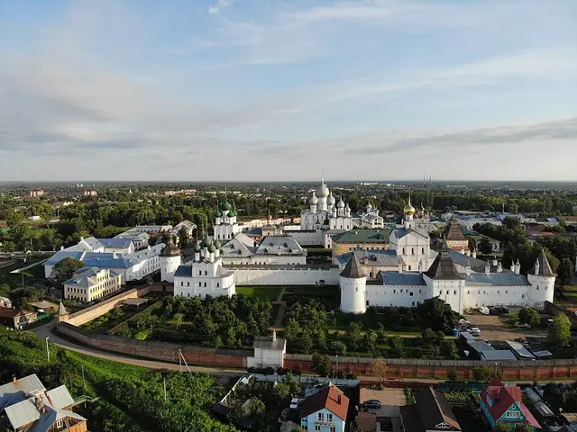 Ростовский кремль — место съёмок фильма «Иван Васильевич меняет профессию»