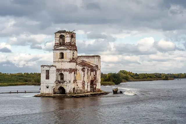 Церковь Рождества Христова в Крохино — место съёмок фильма «Калина красная»