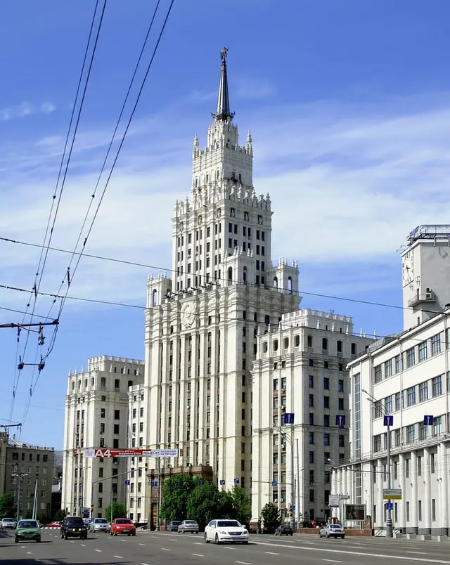 Высотное здание на площади Красных Ворот — место съёмок фильма «Брат 2»