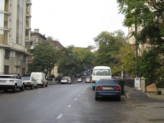 Улица Жуковского — место съёмок фильма «Берегись автомобиля»