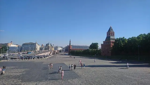 Площадь Васильевский Спуск — место съёмок фильма «Мимино»