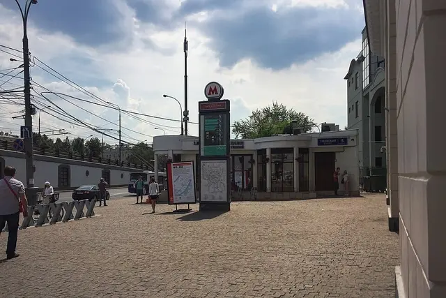 Комсомольский проспект — место съёмок фильма «Бриллиантовая рука»