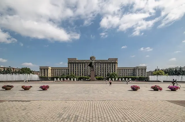 Московская площадь — место съёмок фильма «Мастер и Маргарита»