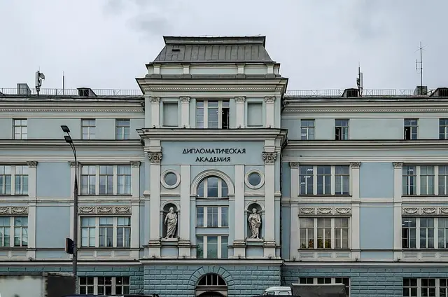 Остоженка, 53/2 — место съёмок фильма «Берегись автомобиля»