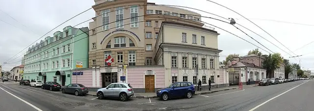 Полянка — место съёмок фильма «Кин-дза-дза!»