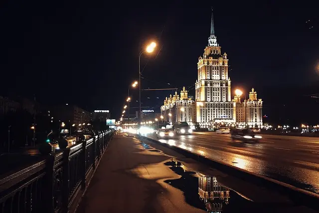 Новоарбатский мост — место съёмок фильма «Москва слезам не верит»