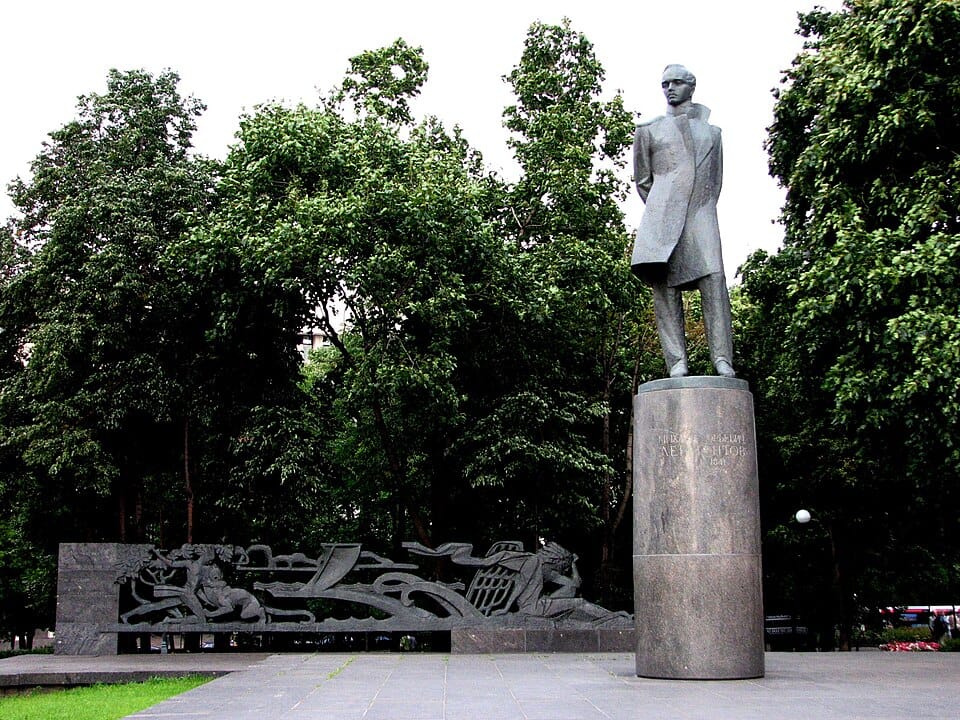 Памятник Лермонтову