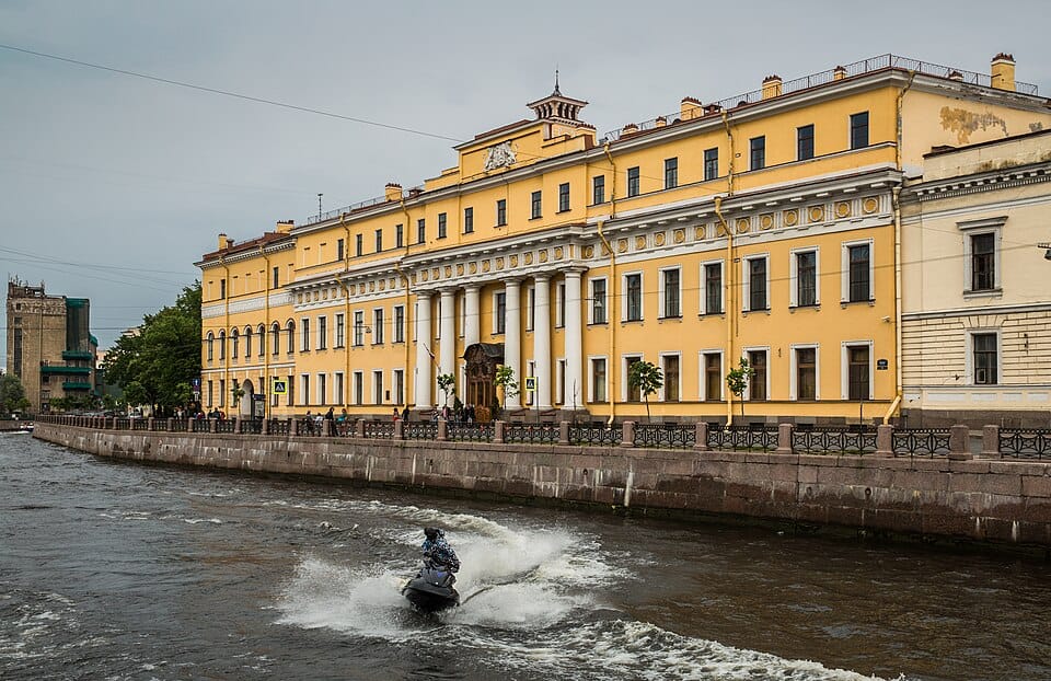 Юсуповский дворец — место съёмок «Серебряные коньки»